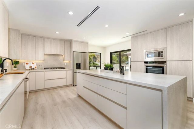 5843 Nevada, Woodland Hills, CA 91367