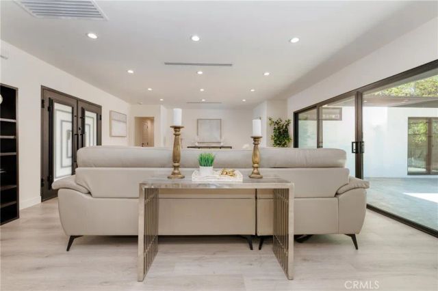 5843 Nevada, Woodland Hills, CA 91367