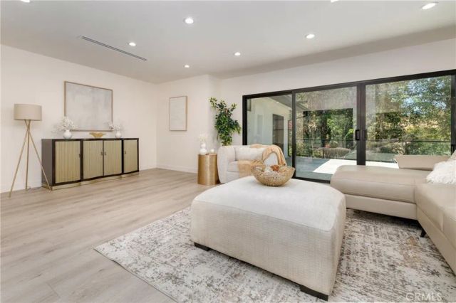 5843 Nevada, Woodland Hills, CA 91367