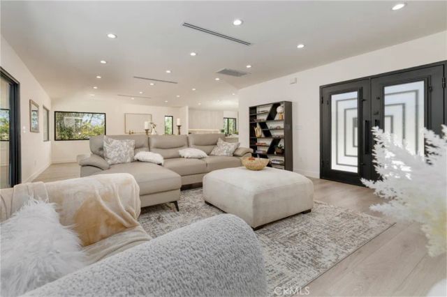 5843 Nevada, Woodland Hills, CA 91367