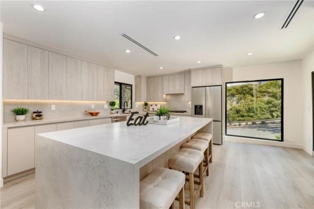 5843 Nevada, Woodland Hills, CA 91367