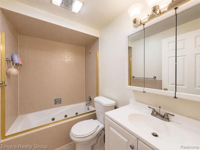 3002 Seaton Circuit, Warren, MI 48091