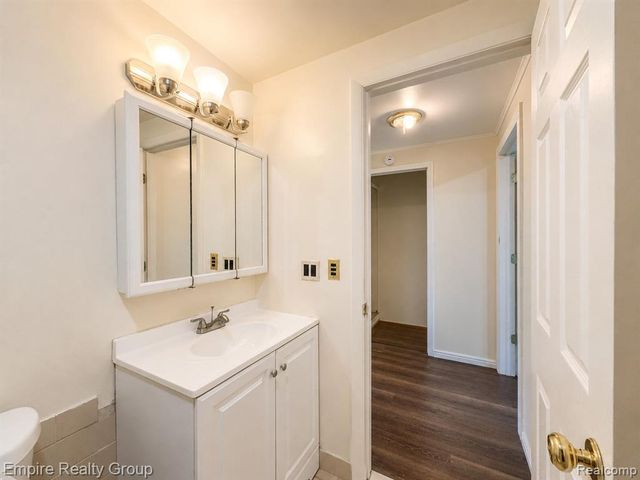 3002 Seaton Circuit, Warren, MI 48091