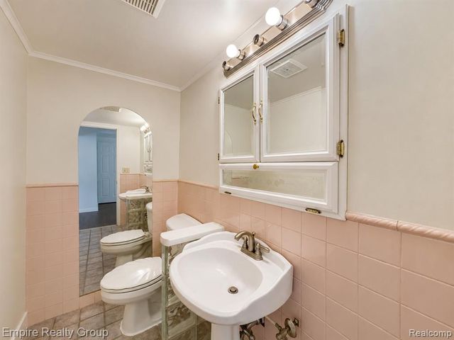 3002 Seaton Circuit, Warren, MI 48091