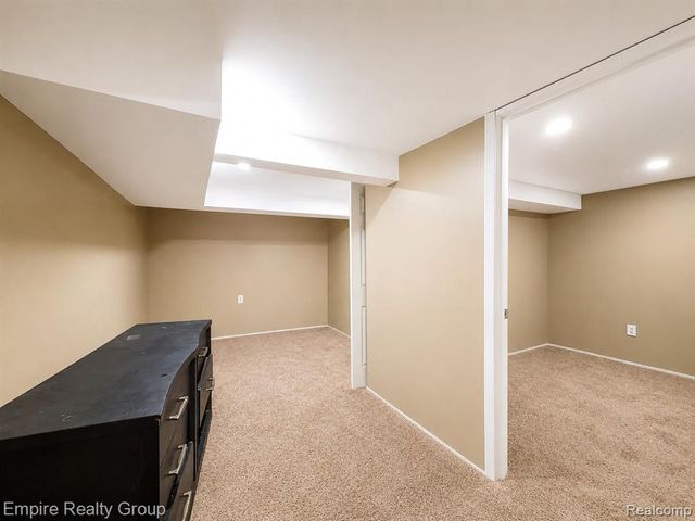 3002 Seaton Circuit, Warren, MI 48091