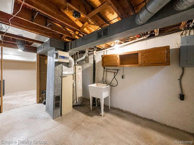 3002 Seaton Circuit, Warren, MI 48091