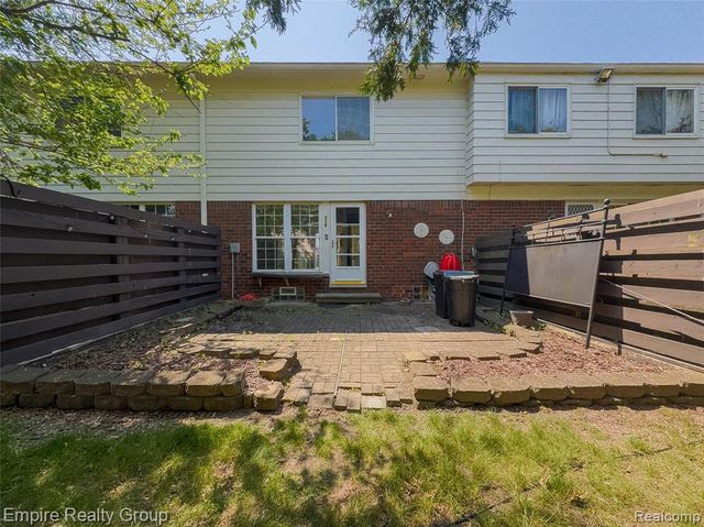 3002 Seaton Circuit, Warren, MI 48091