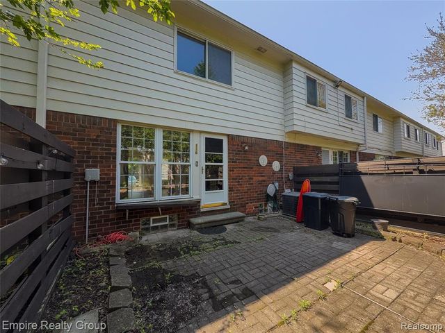 3002 Seaton Circuit, Warren, MI 48091