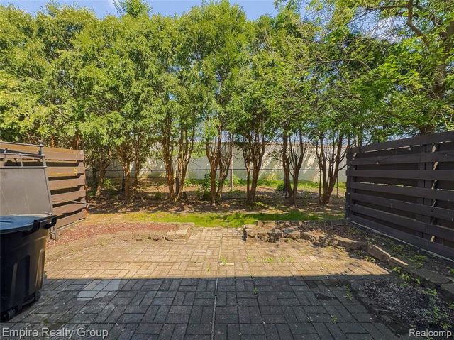 3002 Seaton Circuit, Warren, MI 48091