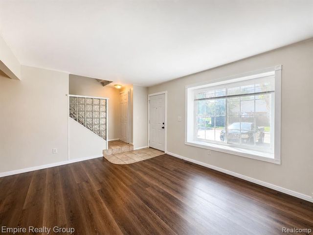 3002 Seaton Circuit, Warren, MI 48091