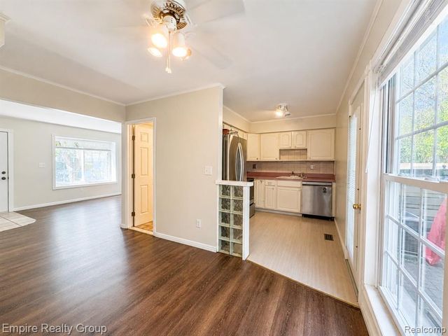3002 Seaton Circuit, Warren, MI 48091
