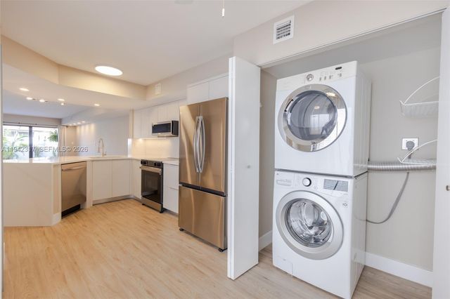 3525 Magellan Cir 626, Aventura, FL 33180