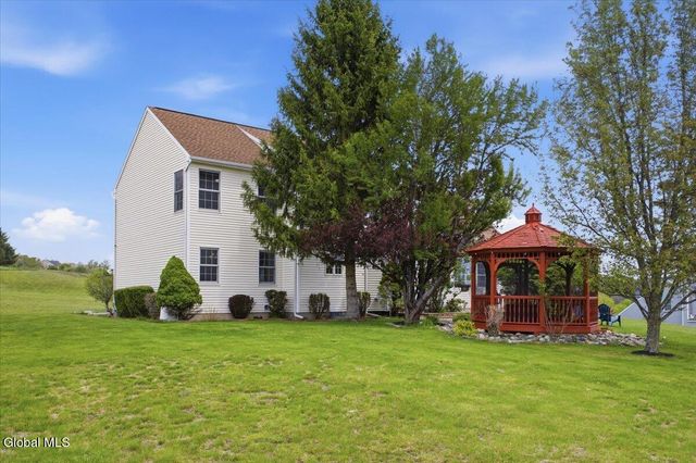 5 Edinburgh Drive, Schodack, NY 12063