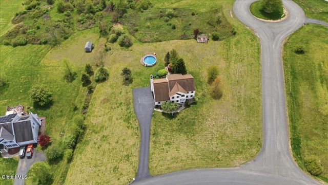5 Edinburgh Drive, Schodack, NY 12063
