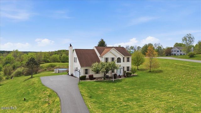 5 Edinburgh Drive, Schodack, NY 12063