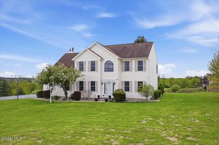 5 Edinburgh Drive, Schodack, NY 12063