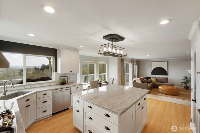 5805 51st Ave CT E, Tacoma, WA 98443