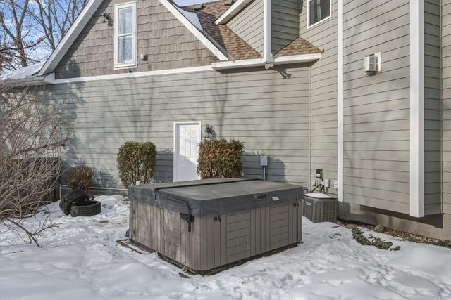 18870 Kanabec Trail, Lakeville, MN 55044