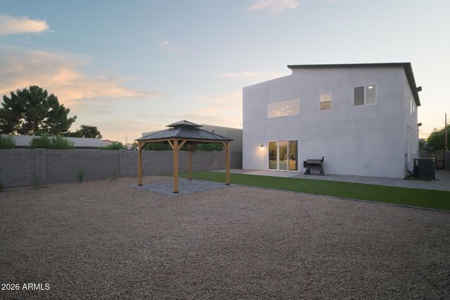 2821 N 28TH Place, Phoenix, AZ 85008