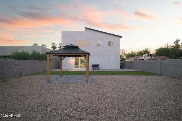 2821 N 28TH Place, Phoenix, AZ 85008