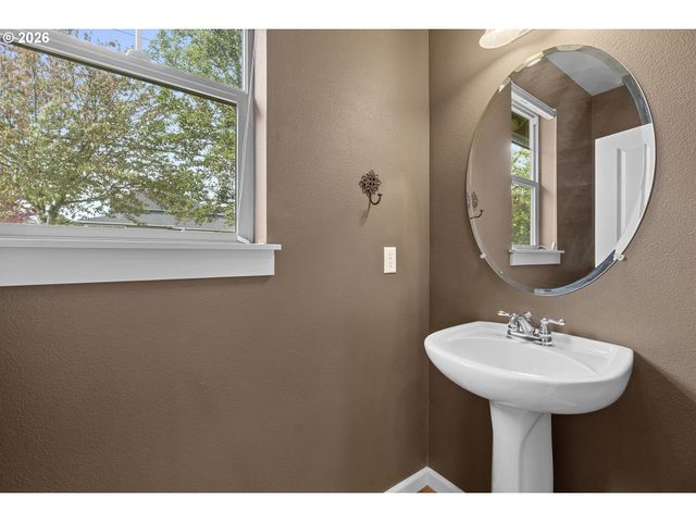 13751 Se LUCA Ave, Clackamas, OR 97015