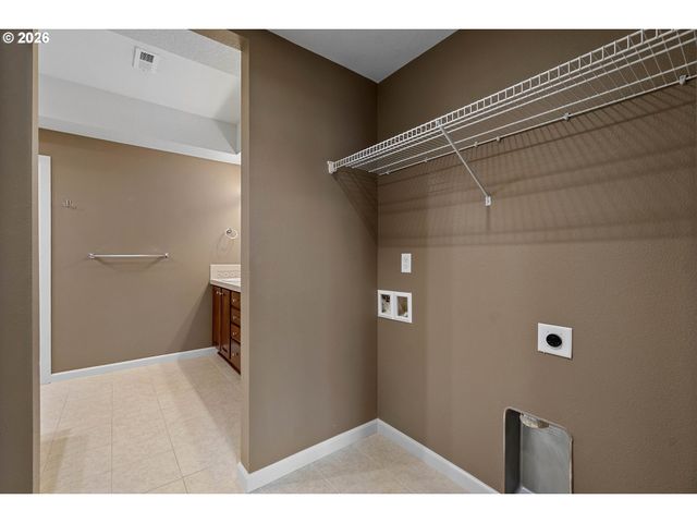 13751 Se LUCA Ave, Clackamas, OR 97015