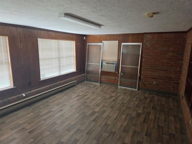 6105 Kingsbridge Drive, Oklahoma City, OK 73162