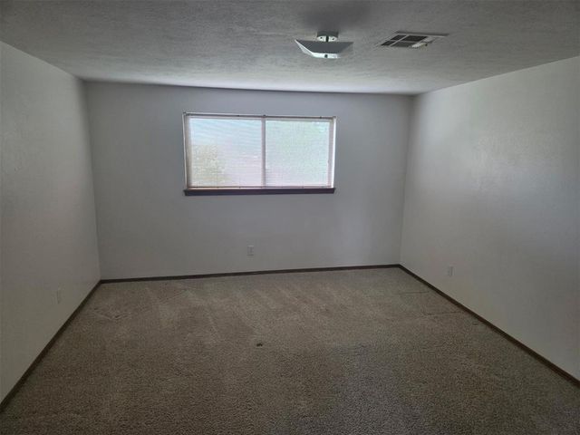 6105 Kingsbridge Drive, Oklahoma City, OK 73162