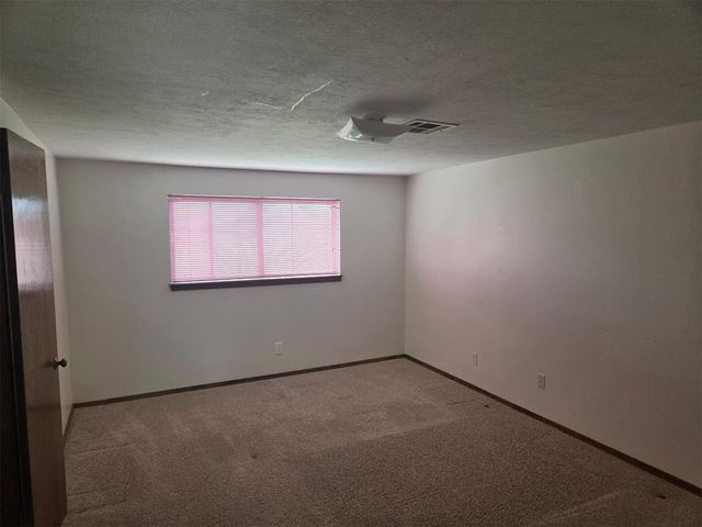 6105 Kingsbridge Drive, Oklahoma City, OK 73162