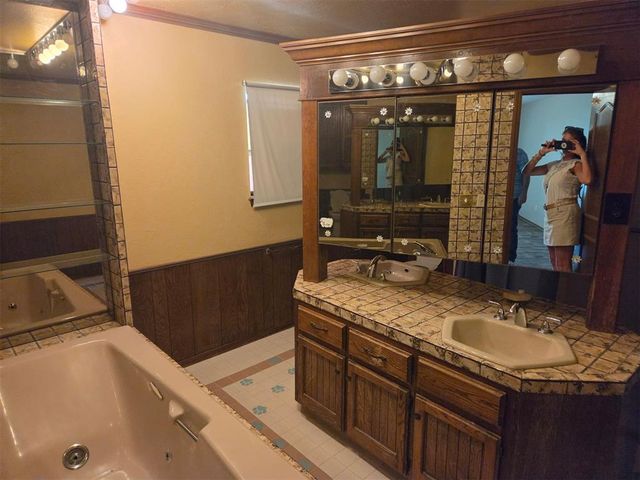 6105 Kingsbridge Drive, Oklahoma City, OK 73162