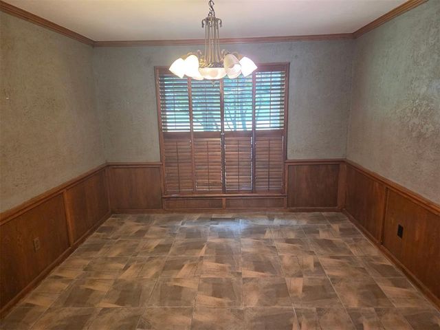 6105 Kingsbridge Drive, Oklahoma City, OK 73162
