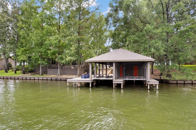 785 Windy Point Drive, Mount Vernon, TX 75457