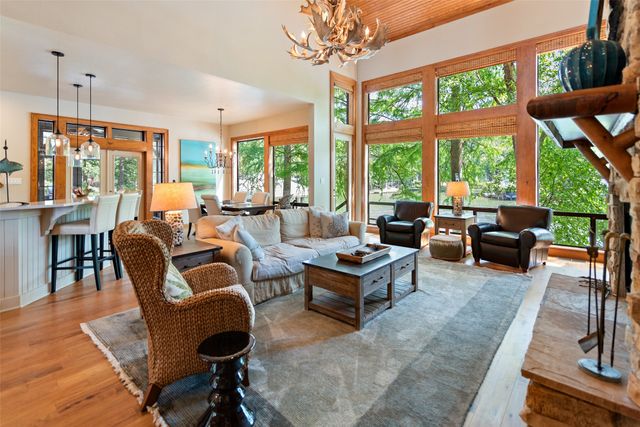 785 Windy Point Drive, Mount Vernon, TX 75457