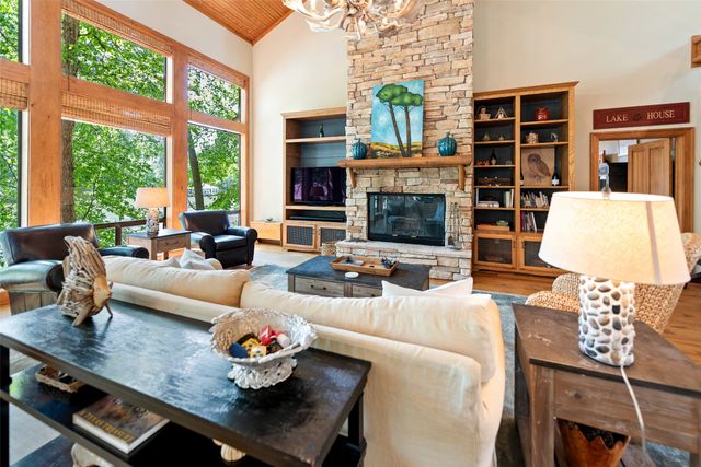 785 Windy Point Drive, Mount Vernon, TX 75457