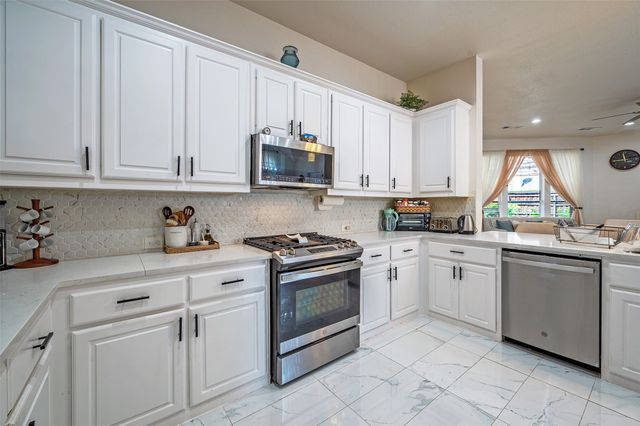 5925 Legend Lane, The Colony, TX 75056
