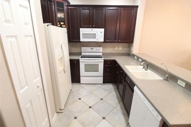 3474 PARKRIDGE CIRCLE 32-203, Sarasota, FL 34243