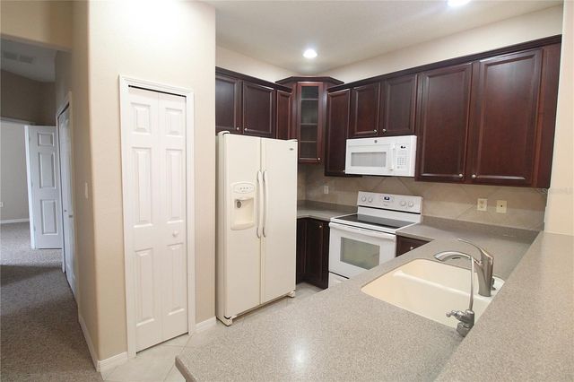 3474 PARKRIDGE CIRCLE 32-203, Sarasota, FL 34243