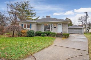 463 Elizabeth Court, Grosse Pointe Farms, MI 48236