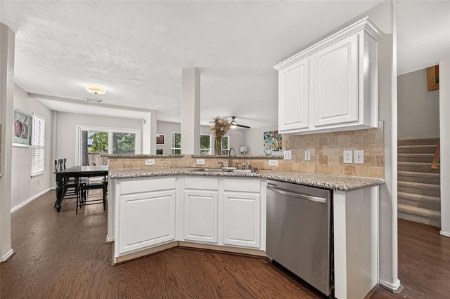 202 N Vesper Bend Circle, The Woodlands, TX 77382