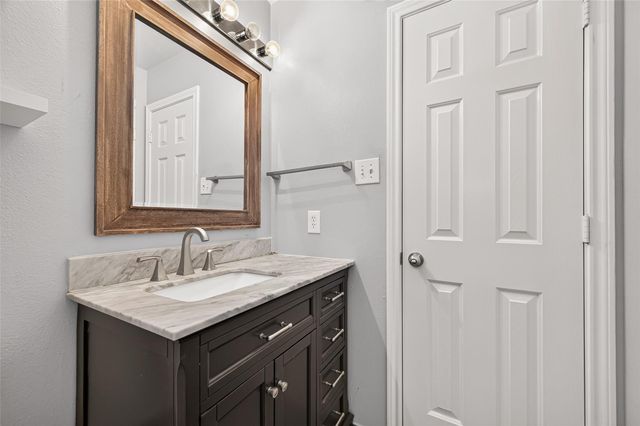202 N Vesper Bend Circle, The Woodlands, TX 77382