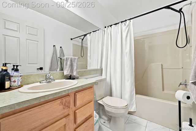 41150 Bermuda Drive, Sterling Heights, MI 48314