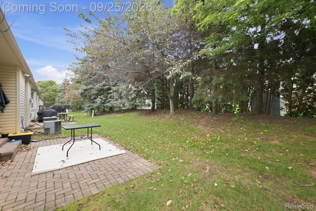 41150 Bermuda Drive, Sterling Heights, MI 48314