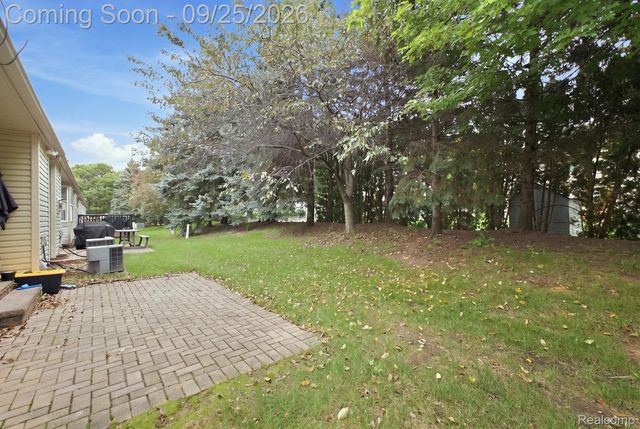 41150 Bermuda Drive, Sterling Heights, MI 48314