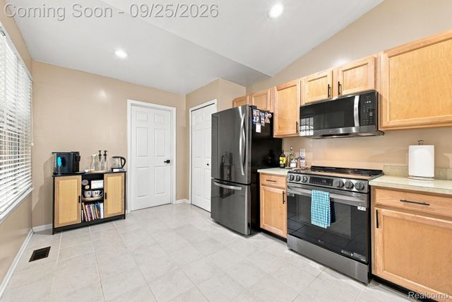 41150 Bermuda Drive, Sterling Heights, MI 48314