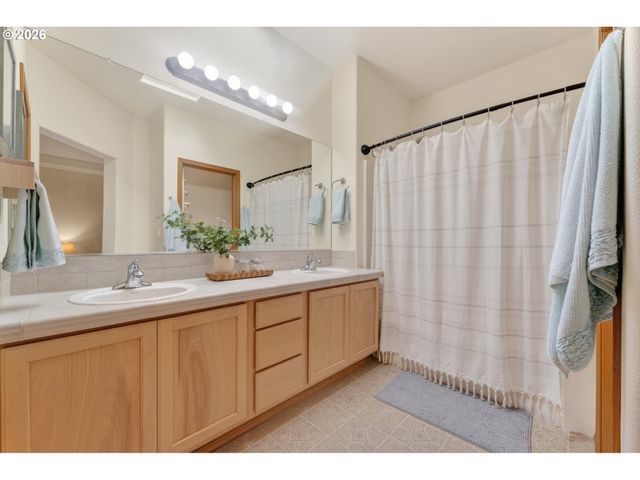 12425 Sw Winterview Dr, Tigard, OR 97224