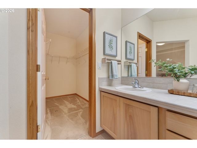 12425 Sw Winterview Dr, Tigard, OR 97224