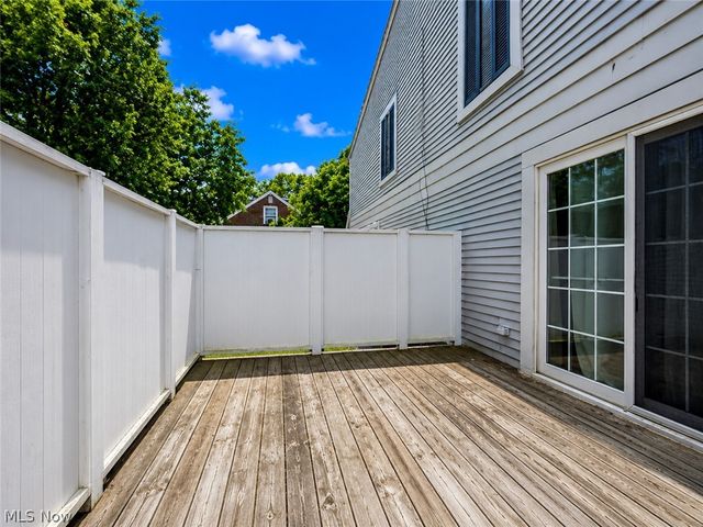 20325 Williamsburg Court 310B, Middleburg Heights, OH 44130