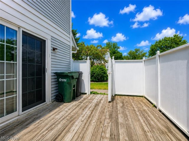 20325 Williamsburg Court 310B, Middleburg Heights, OH 44130