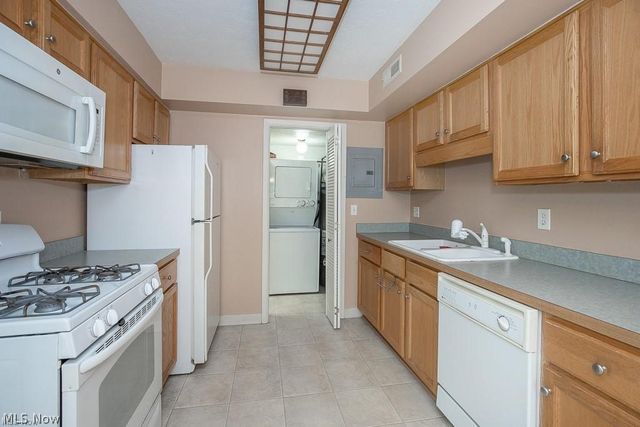 20325 Williamsburg Court 310B, Middleburg Heights, OH 44130