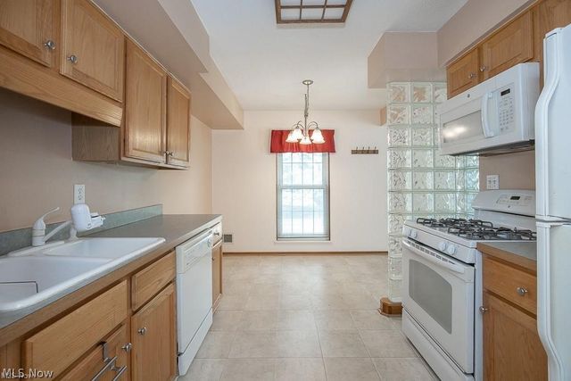 20325 Williamsburg Court 310B, Middleburg Heights, OH 44130